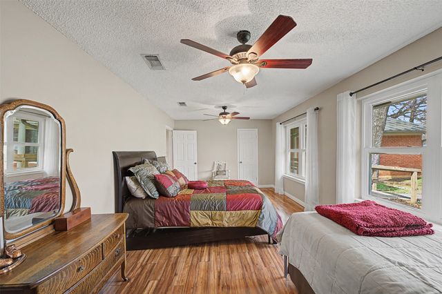 8240 Kramer Street, Lillian, TX 76061