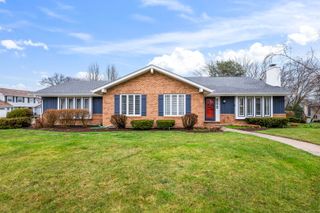 1120 Furlong Drive, Libertyville, IL 60048