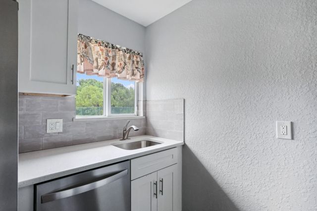 2227 NE 3rd Avenue 1, Delray Beach, FL 33444