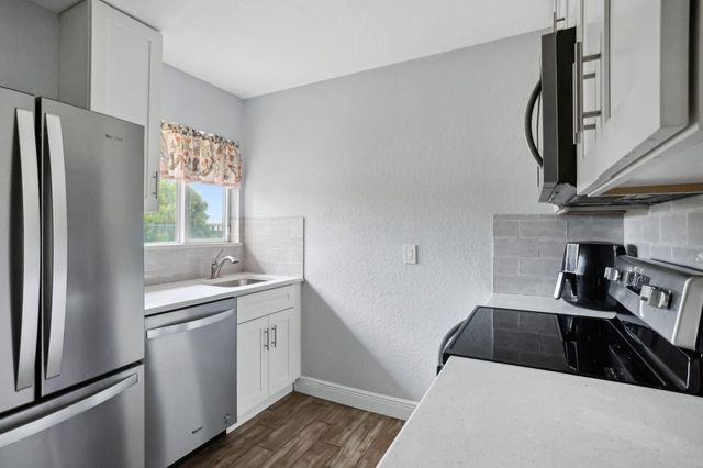 2227 NE 3rd Avenue 1, Delray Beach, FL 33444