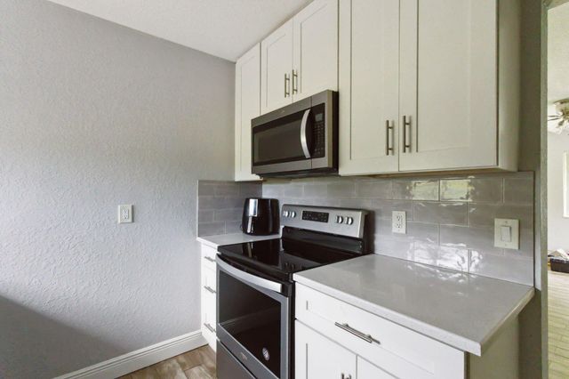 2227 NE 3rd Avenue 1, Delray Beach, FL 33444