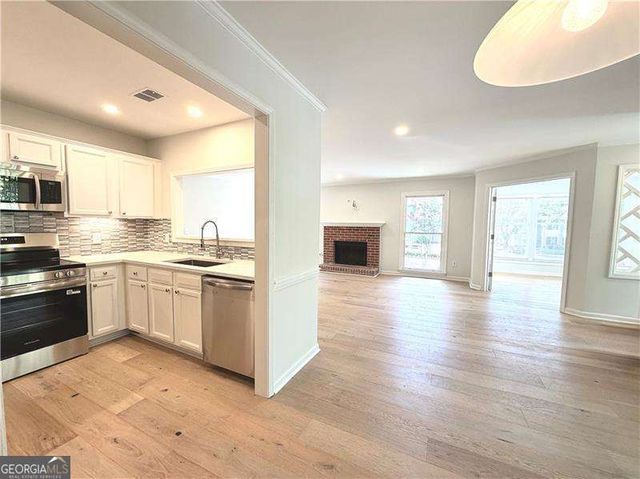 211 Abingdon Way, Sandy Springs, GA 30328