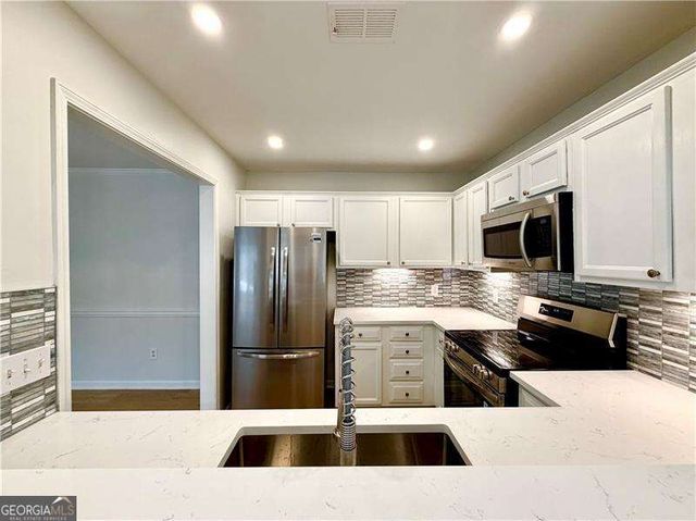 211 Abingdon Way, Sandy Springs, GA 30328