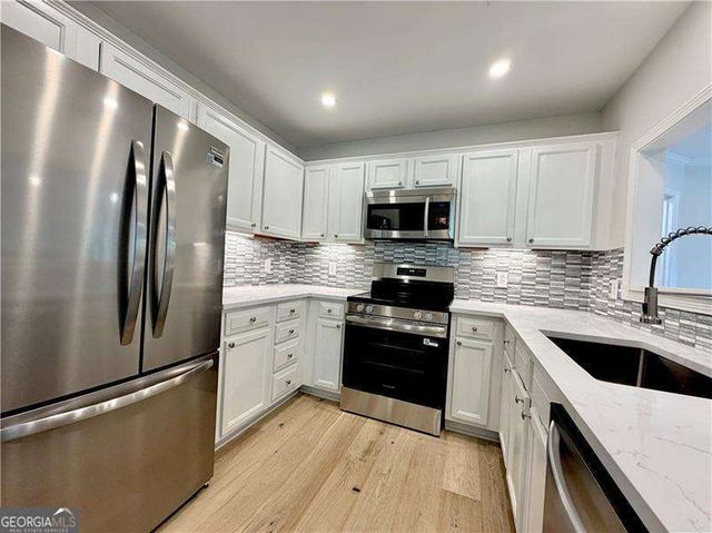 211 Abingdon Way, Sandy Springs, GA 30328