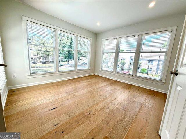 211 Abingdon Way, Sandy Springs, GA 30328