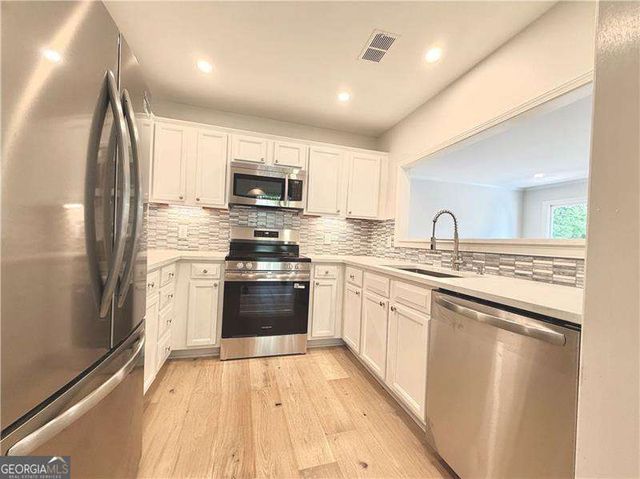 211 Abingdon Way, Sandy Springs, GA 30328