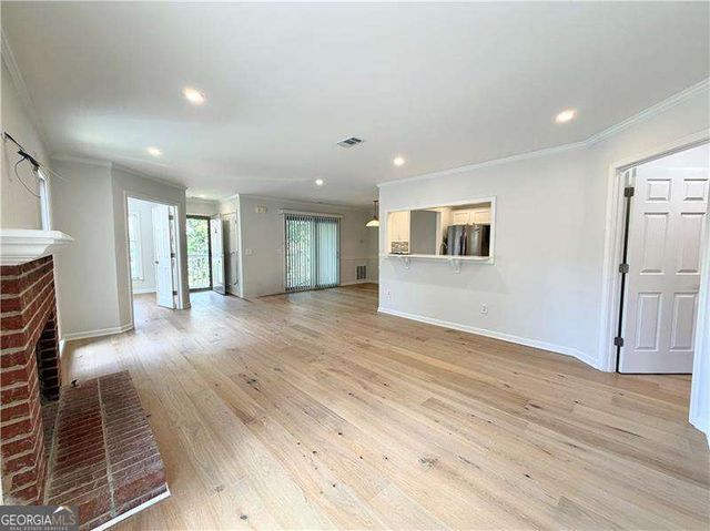 211 Abingdon Way, Sandy Springs, GA 30328