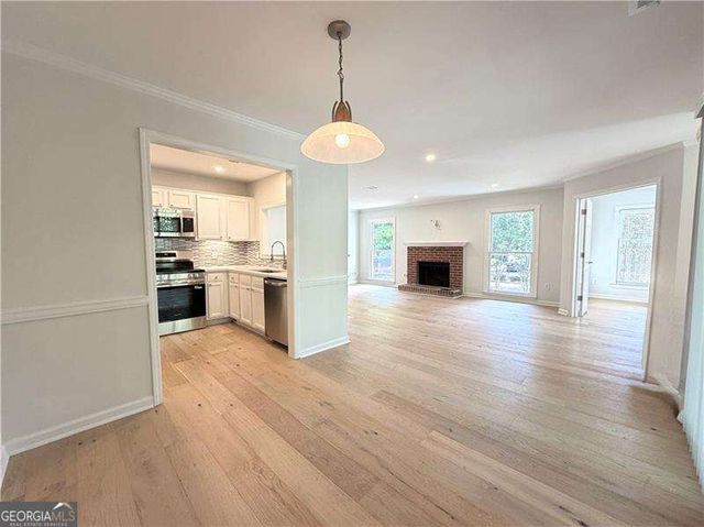 211 Abingdon Way, Sandy Springs, GA 30328