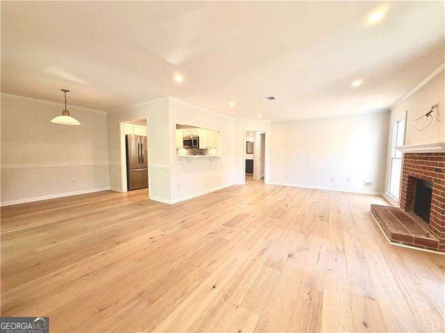 211 Abingdon Way, Sandy Springs, GA 30328