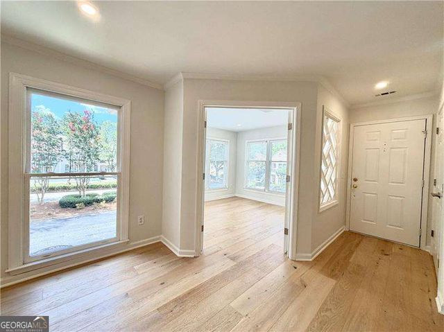 211 Abingdon Way, Sandy Springs, GA 30328
