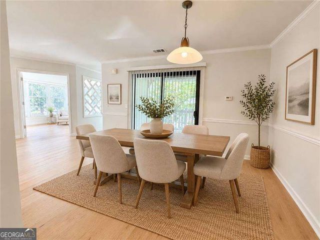 211 Abingdon Way, Sandy Springs, GA 30328