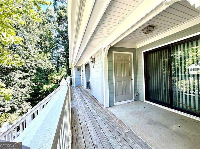 211 Abingdon Way, Sandy Springs, GA 30328