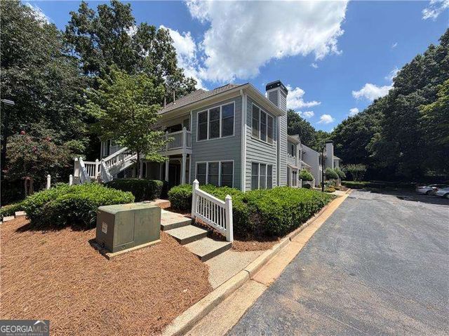 211 Abingdon Way, Sandy Springs, GA 30328