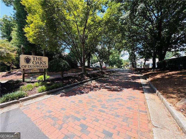 211 Abingdon Way, Sandy Springs, GA 30328