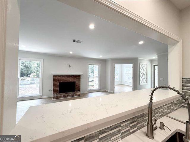 211 Abingdon Way, Sandy Springs, GA 30328
