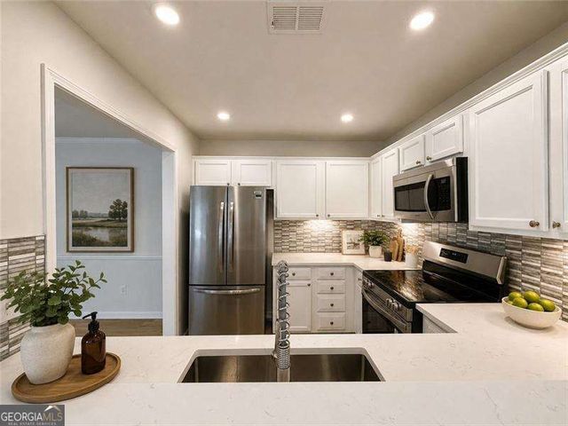 211 Abingdon Way, Sandy Springs, GA 30328