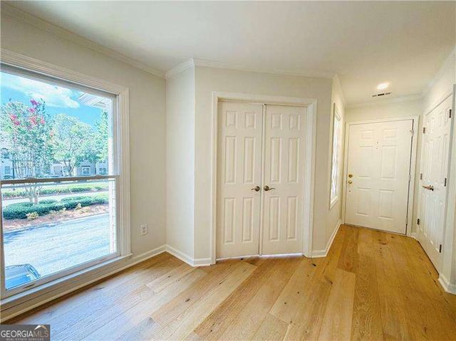 211 Abingdon Way, Sandy Springs, GA 30328
