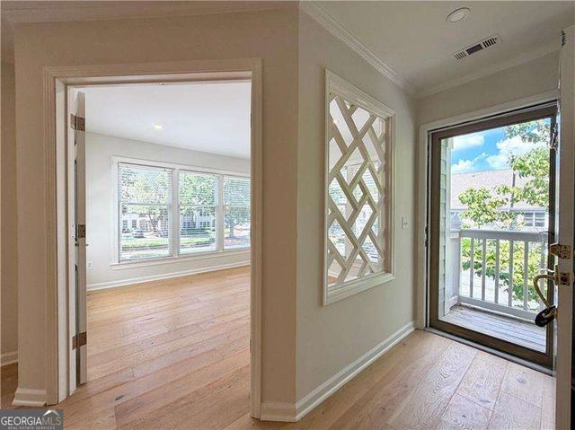 211 Abingdon Way, Sandy Springs, GA 30328