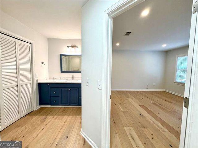 211 Abingdon Way, Sandy Springs, GA 30328