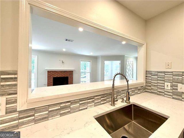 211 Abingdon Way, Sandy Springs, GA 30328