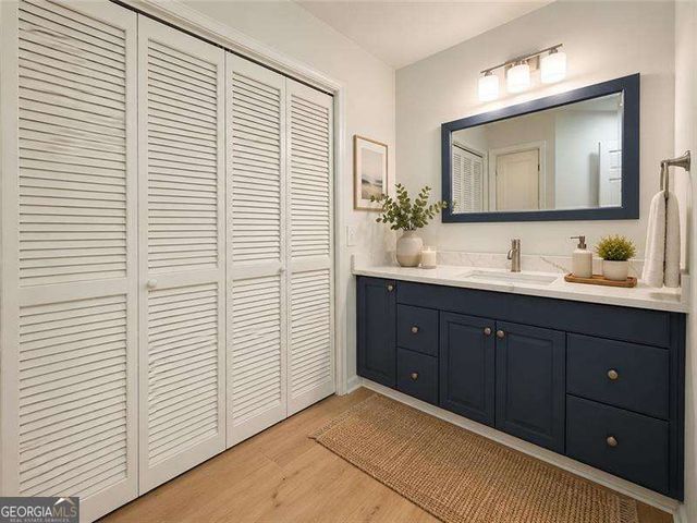 211 Abingdon Way, Sandy Springs, GA 30328