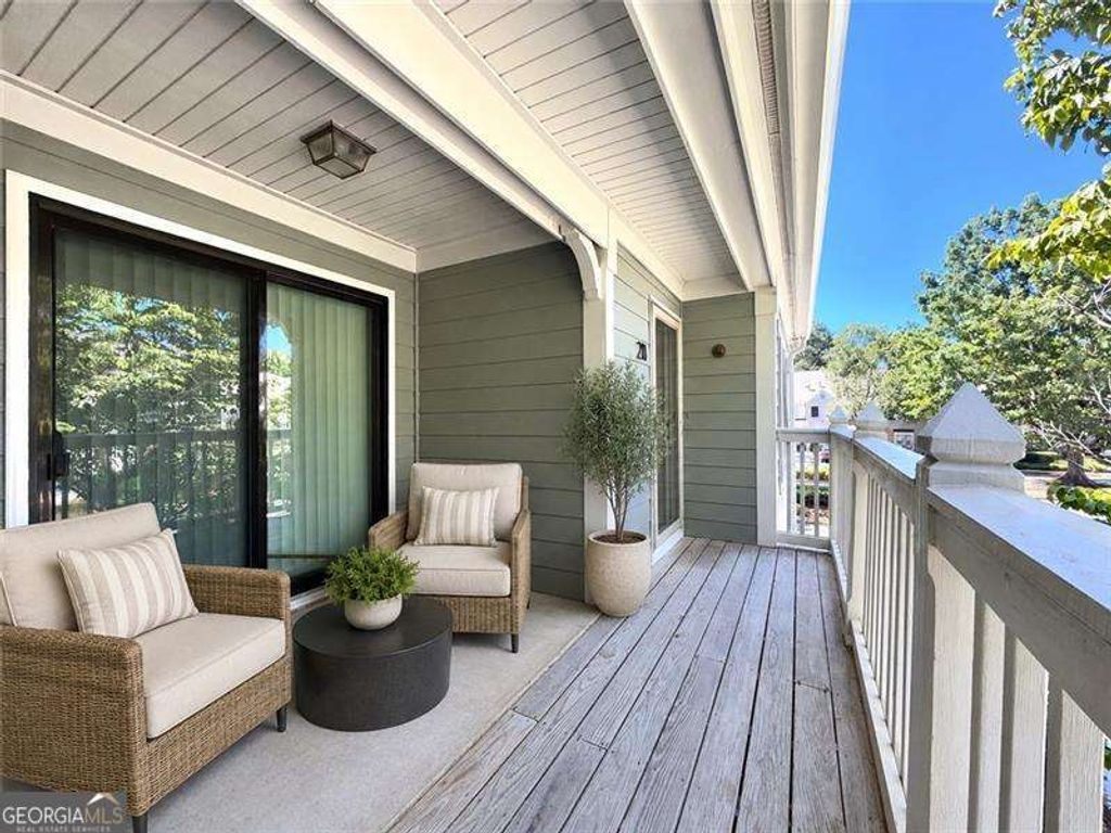 211 Abingdon Way, Sandy Springs, GA 30328