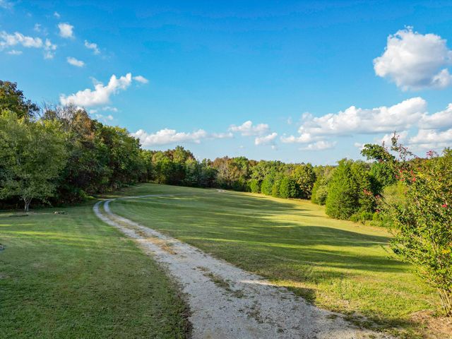 2100 Hill Station Rd, Columbia, TN 38401