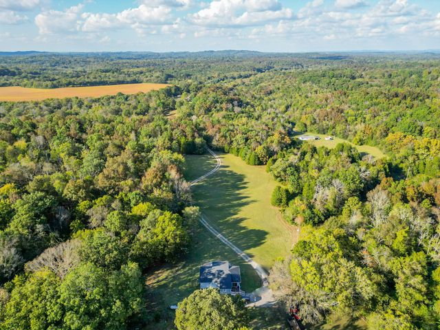 2100 Hill Station Rd, Columbia, TN 38401