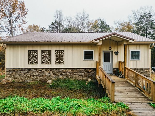 2100 Hill Station Rd, Columbia, TN 38401