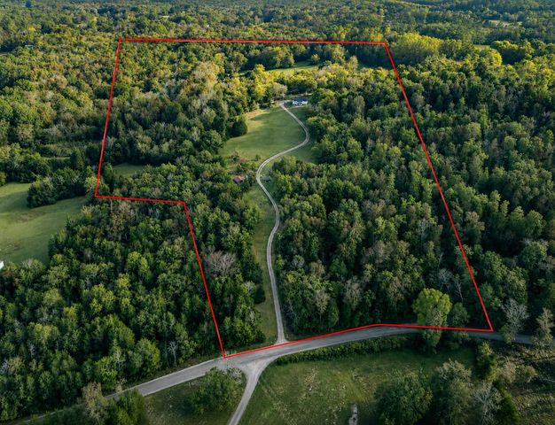 2100 Hill Station Rd, Columbia, TN 38401
