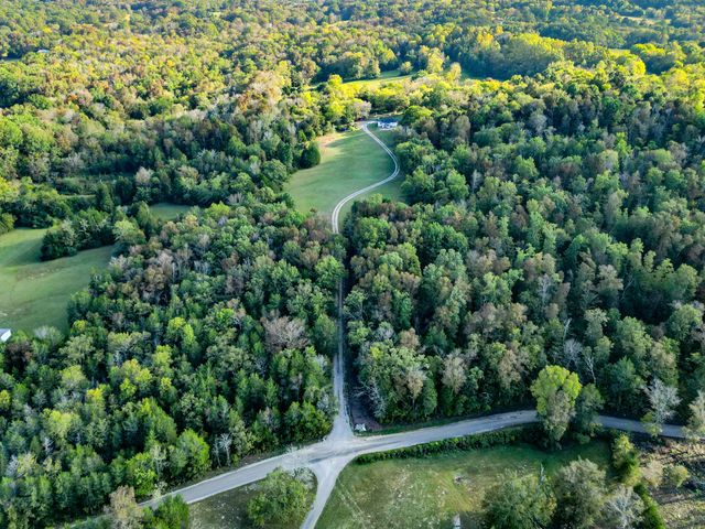 2100 Hill Station Rd, Columbia, TN 38401