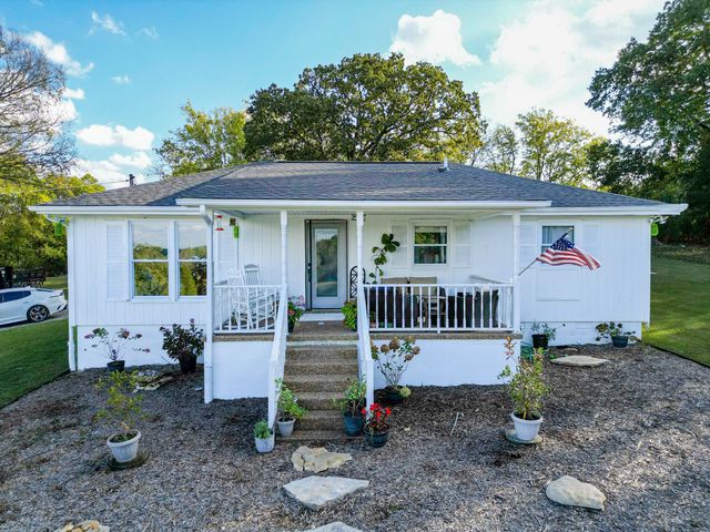 2100 Hill Station Rd, Columbia, TN 38401
