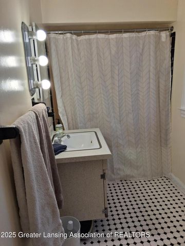 525 E Mount Hope Avenue, Lansing, MI 48910