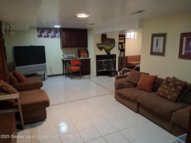 525 E Mount Hope Avenue, Lansing, MI 48910