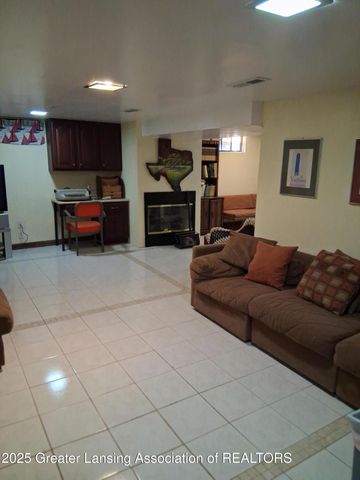 525 E Mount Hope Avenue, Lansing, MI 48910