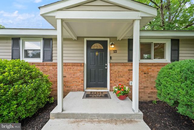123 SOUTHGATE AVE, Fredericksburg, VA 22408