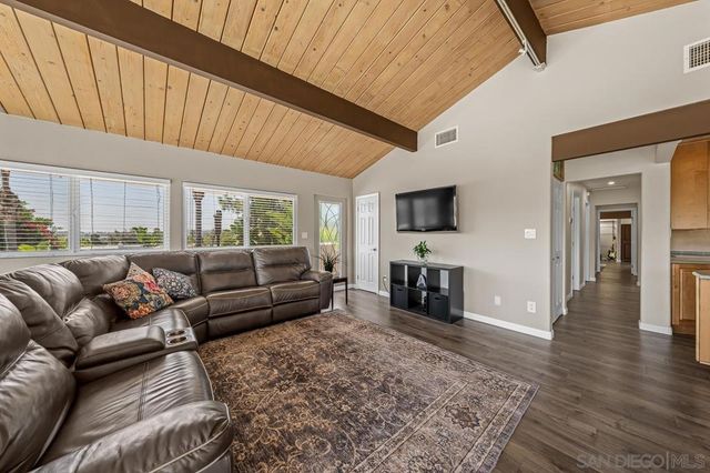 10042 Casa De Oro Blvd, Spring Valley, CA 91977