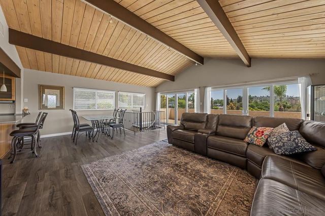 10042 Casa De Oro Blvd, Spring Valley, CA 91977