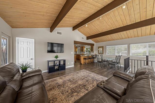 10042 Casa De Oro Blvd, Spring Valley, CA 91977