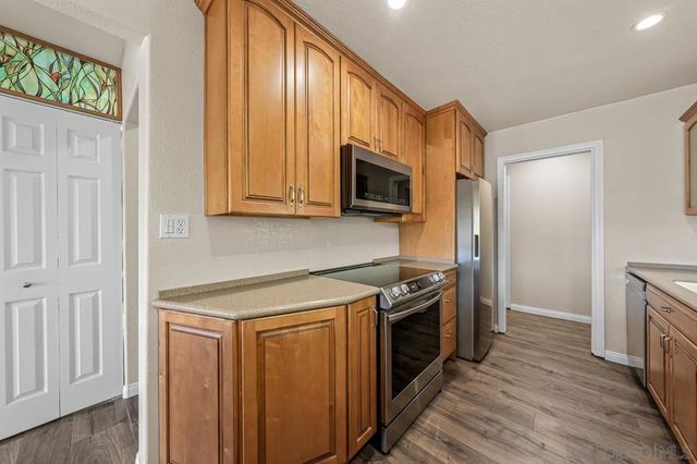 10042 Casa De Oro Blvd, Spring Valley, CA 91977