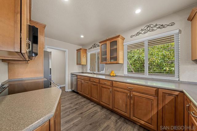 10042 Casa De Oro Blvd, Spring Valley, CA 91977