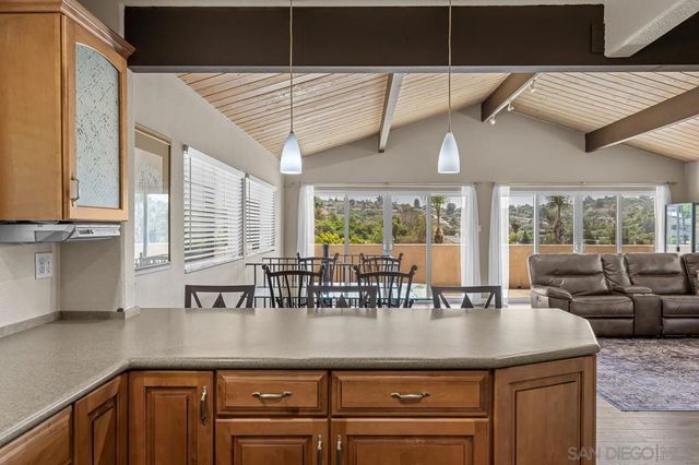10042 Casa De Oro Blvd, Spring Valley, CA 91977