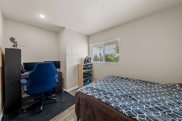 10042 Casa De Oro Blvd, Spring Valley, CA 91977