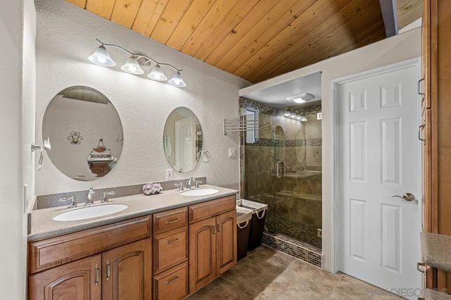 10042 Casa De Oro Blvd, Spring Valley, CA 91977