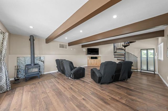 10042 Casa De Oro Blvd, Spring Valley, CA 91977