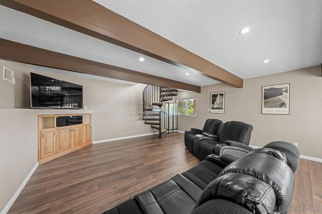 10042 Casa De Oro Blvd, Spring Valley, CA 91977