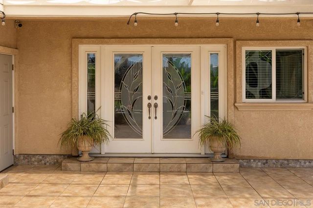 10042 Casa De Oro Blvd, Spring Valley, CA 91977