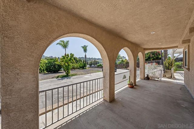10042 Casa De Oro Blvd, Spring Valley, CA 91977