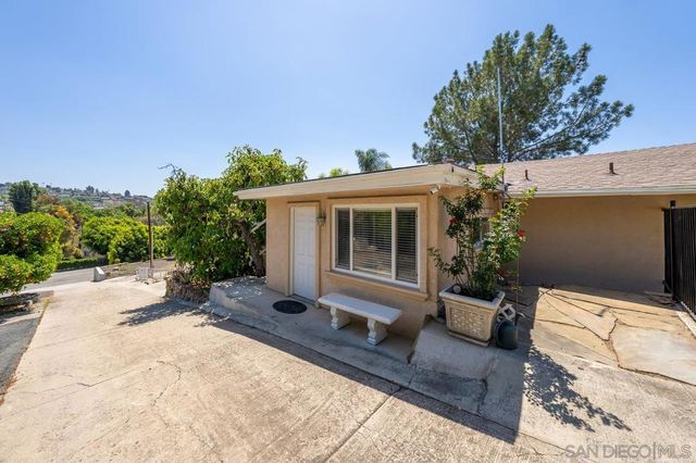 10042 Casa De Oro Blvd, Spring Valley, CA 91977