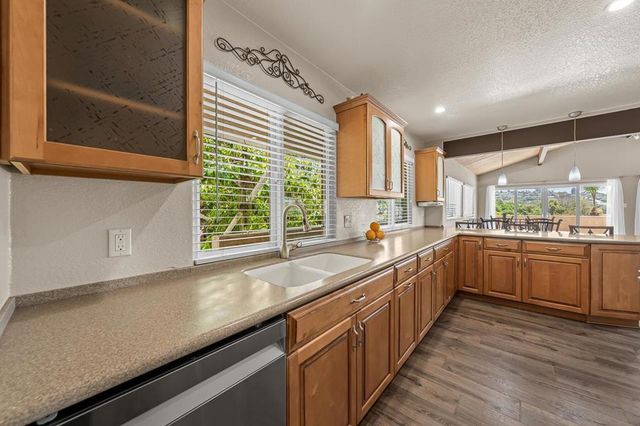 10042 Casa De Oro Blvd, Spring Valley, CA 91977